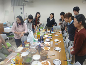 A delicious potluck party!!!